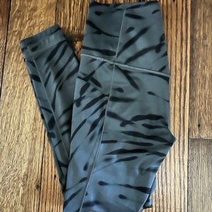 Athleta Salutation Stash Pocket II 7/8